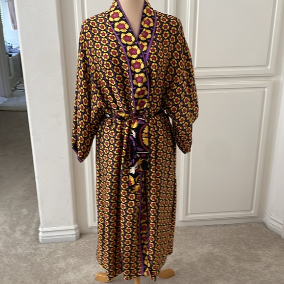 Haute Hippie Kimono Style Floral Robe - Picture 6 of 7